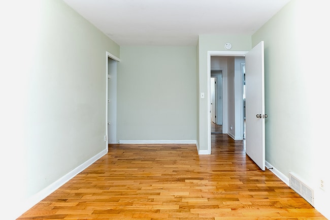 Building Photo - 4682 Huron Hill Dr