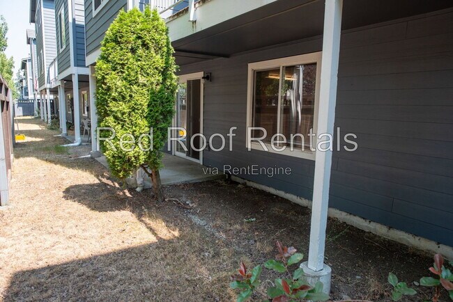 Building Photo - 3939 10th St SE