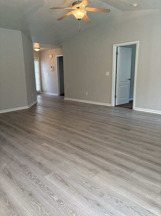 Building Photo - 1040 Tia Dr