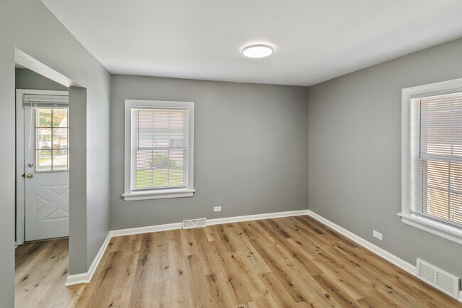 Building Photo - 14336 Harrison Ave