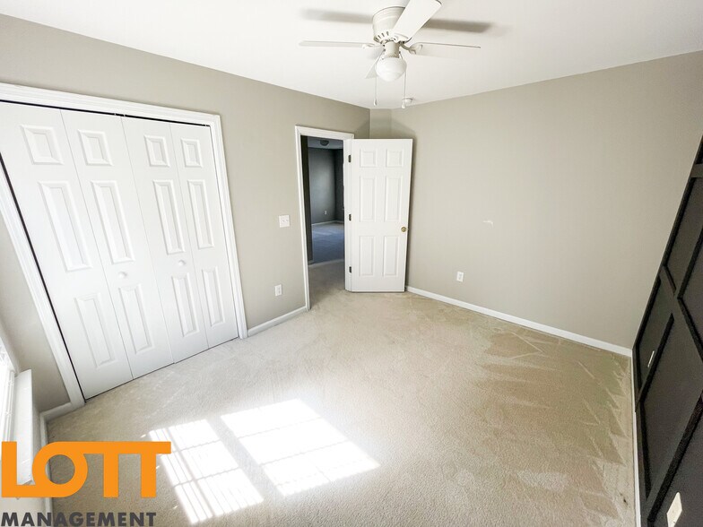 Building Photo - 108 Pin Oak Ct