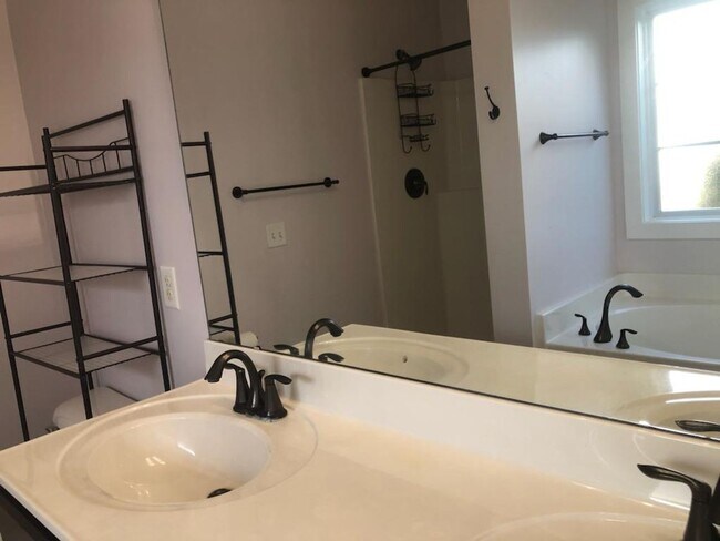Building Photo - 3 Bed, 2 Bath Unfurnished home in Hampstead - Cross Creek Community