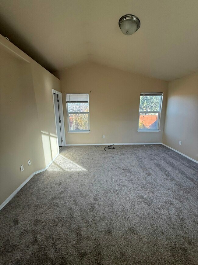 Building Photo - 5844 S Staaten Ave