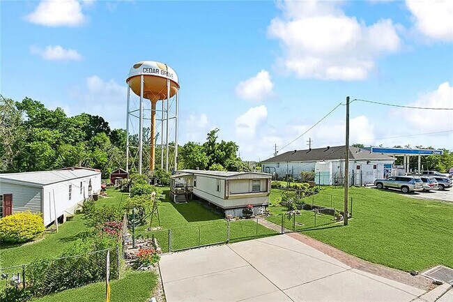 Primary Photo - 108 Cedar Dr