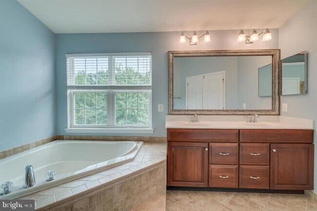 Building Photo - 20024 Northville Hills Terrace