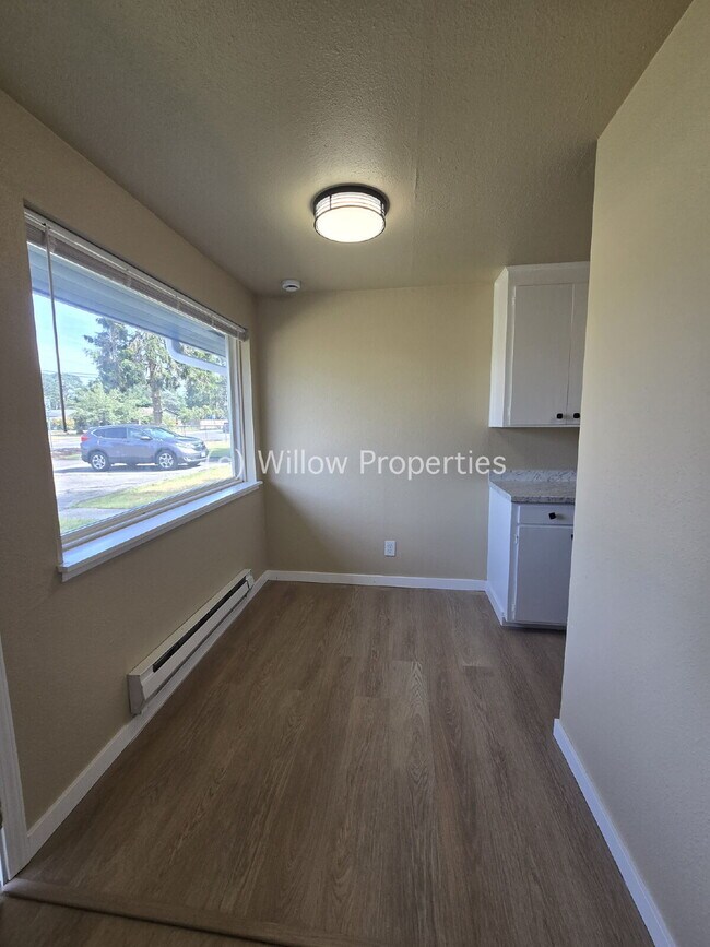 Building Photo - One Bedroom Newly Remodeled