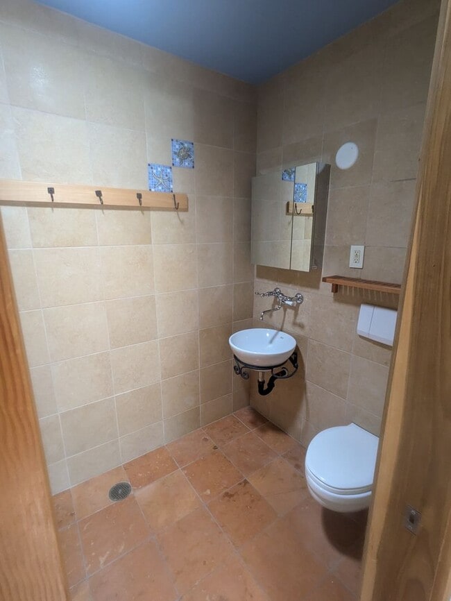 Building Photo - Perfect Entertaining Home!