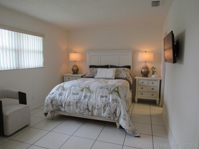 Building Photo - 5780 Fernley Dr