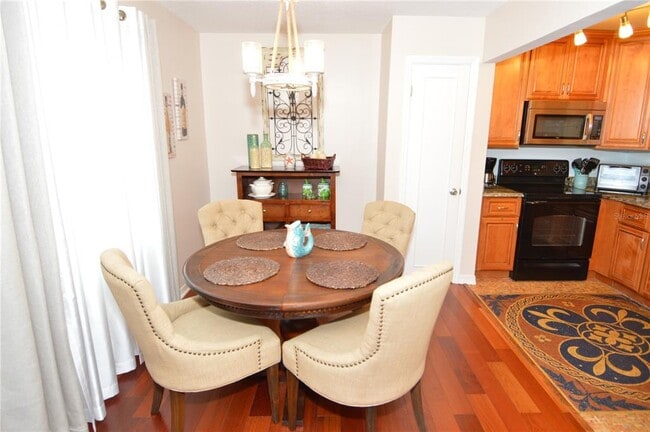 Building Photo - 213 Sea Horse Dr SE