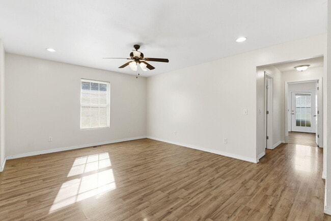 Building Photo - 1127 N Northwood Ave