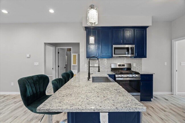 Building Photo - 1205 Forest Ave