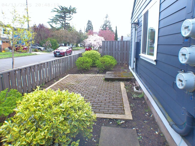 Building Photo - 3712 SE 56th Ave