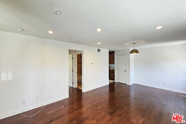 Building Photo - 4220 Fair Ave