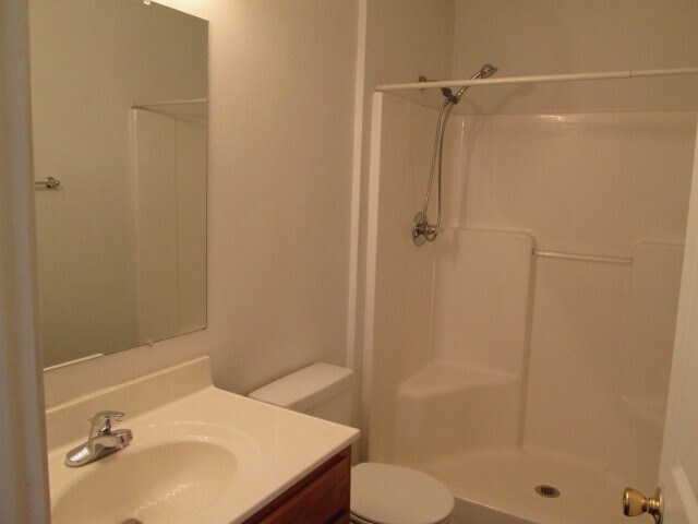 Building Photo - A cute single family home