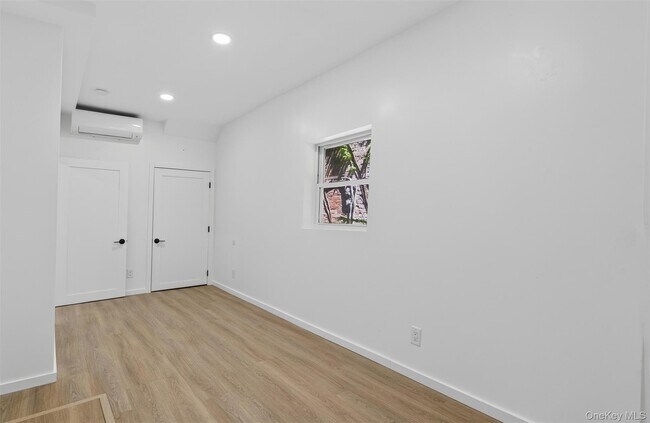 Building Photo - 165 W Main St