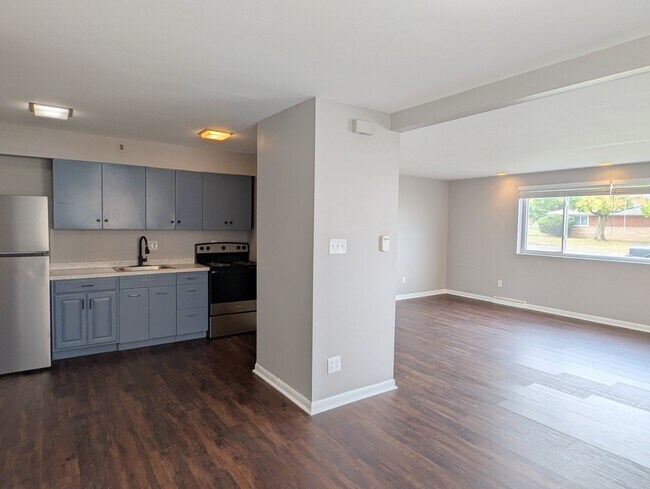 Building Photo - 110 Cromwell Pl