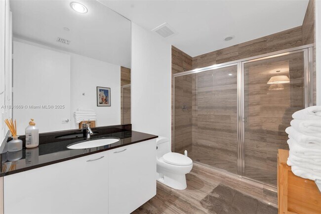 Building Photo - 15811 Collins Ave