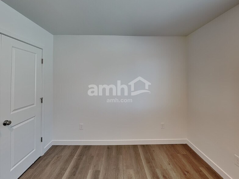 Building Photo - 9749 W Luxton Ln