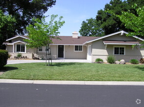 Building Photo - 197 Greenwood Cir