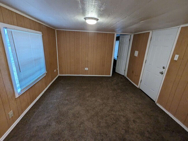 Building Photo - 904 Quail Run