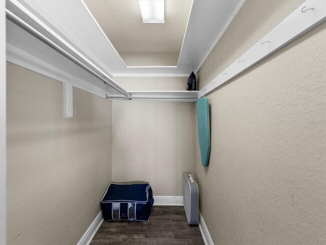 Building Photo - 185 Brightwater Dr