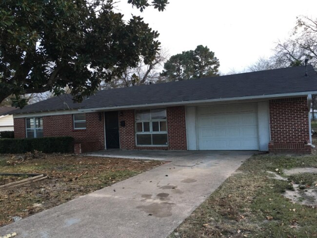 Primary Photo - 912 Alabama St