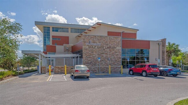 Building Photo - 6841 Roxbury Dr