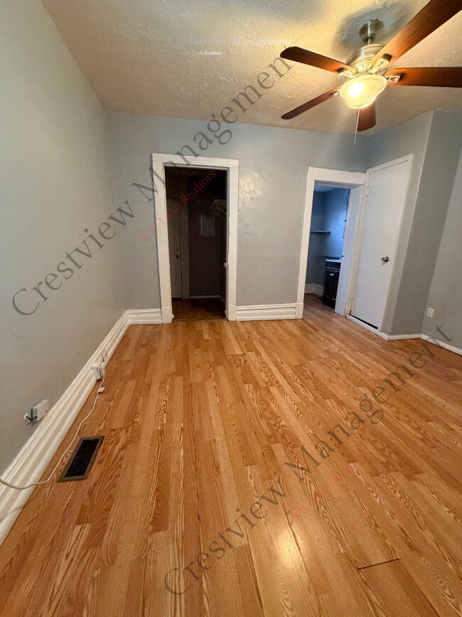 Building Photo - 574-574 N 400 W