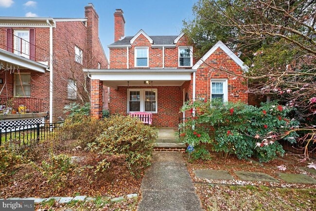 Building Photo - 4428 Butterworth Pl NW