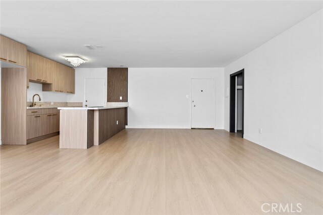 Building Photo - 960 Larrabee St