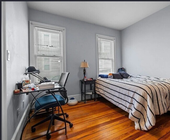 Building Photo - Marine Rd