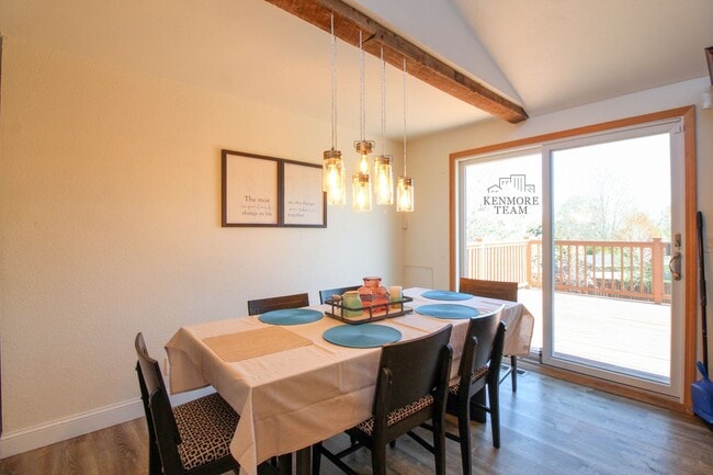 Building Photo - FURNISHED: 5 Bedroom, 2 Bath Home in Kennewick