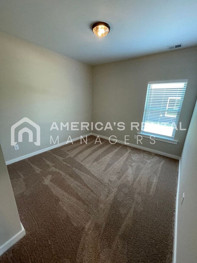 Building Photo - 459 Troubadour Ln
