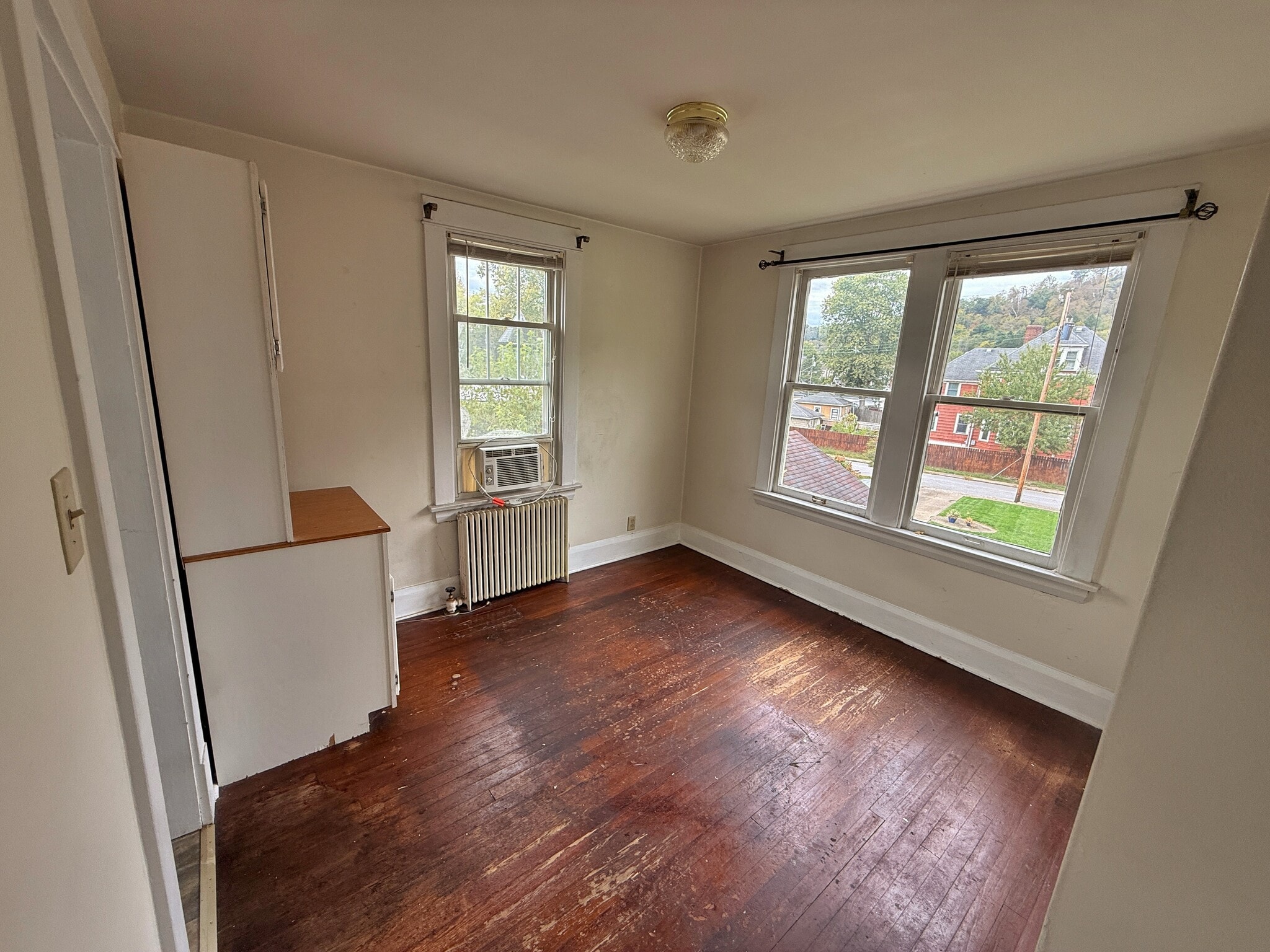 Building Photo - 165 Edgwood St