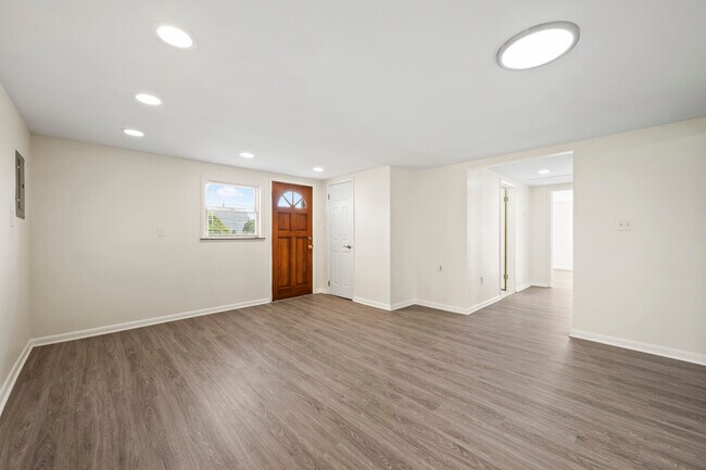 Building Photo - Dolly's