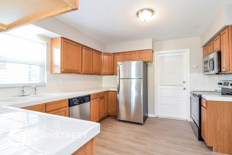 Building Photo - 2112 Sylvester Ct