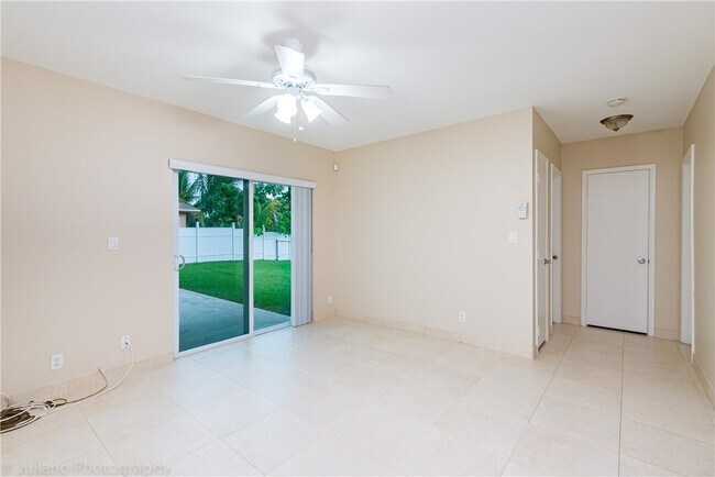Building Photo - 5051 N Hwy A1A