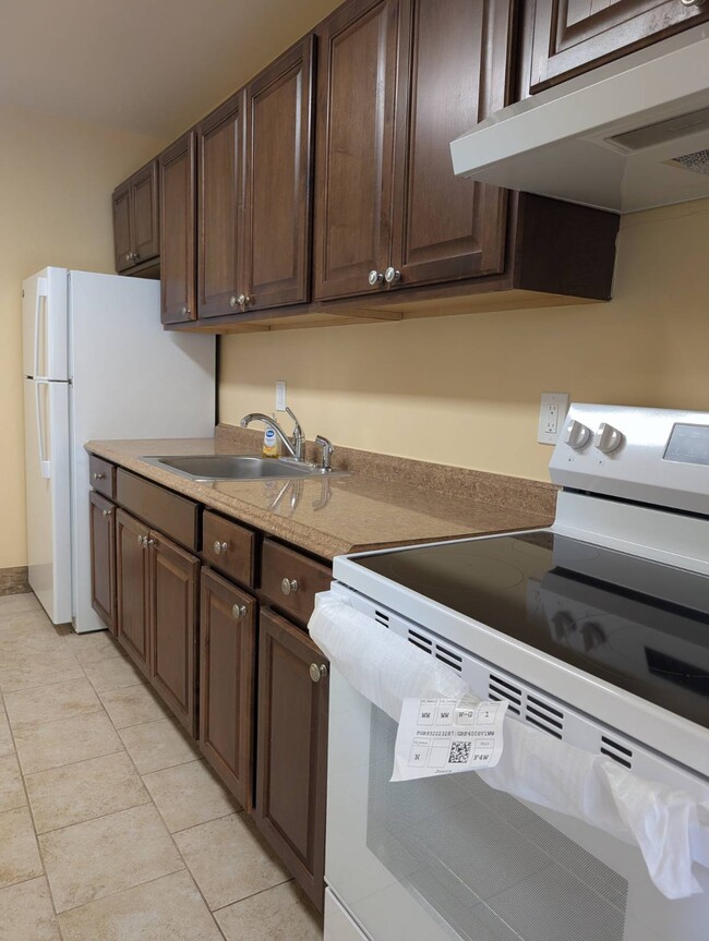 Building Photo - 815 NW River Shores Blvd