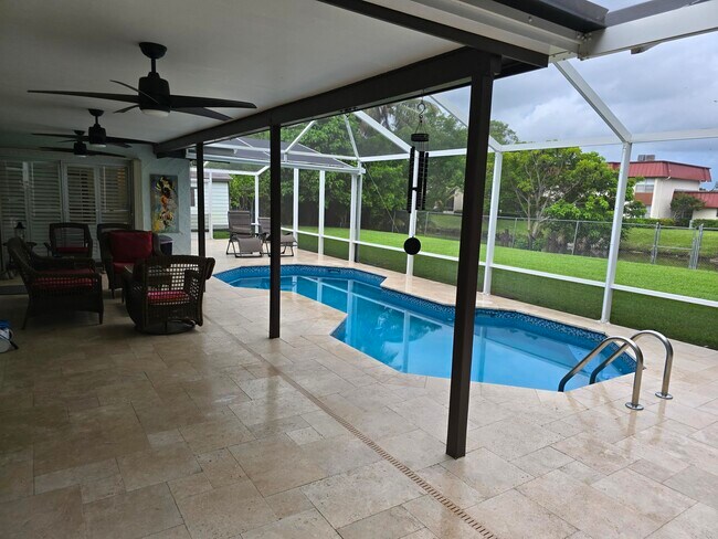 Building Photo - 939 Hibiscus Dr