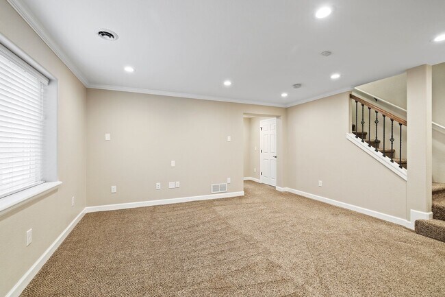 Building Photo - 5 Bed 3.5 Bath Home in Maple Hills Available Now!!