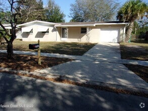 Building Photo - 2010 Ivy Dr