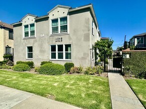 Building Photo - 4546 N Banner Dr