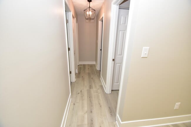 Building Photo - 3805 Wedgewood Ct