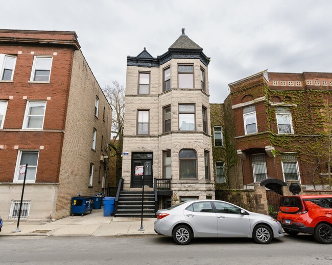 Primary Photo - 2425 N Geneva Ter