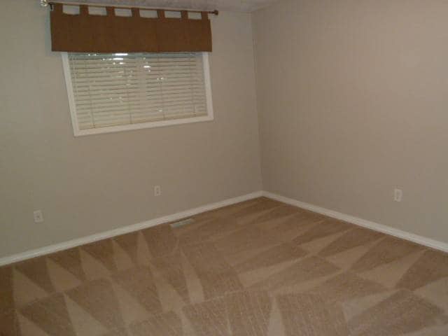 Building Photo - 4bd/2.5ba huge 2436sqft, 2-car garage, ful...