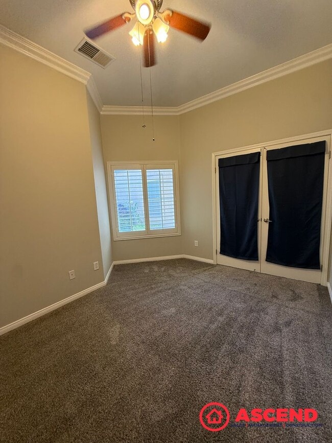 Building Photo - ** Move In Special! **Charming Home in Olive Dr Area!