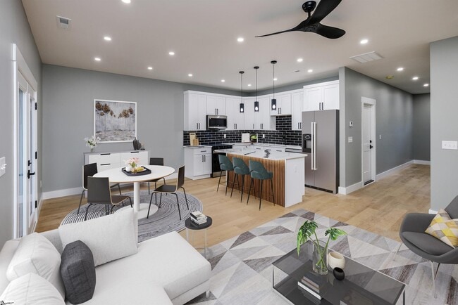 Building Photo - 610 N Shamrock Ave