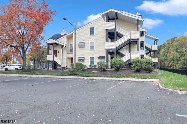 Primary Photo - 121 Country Club Dr