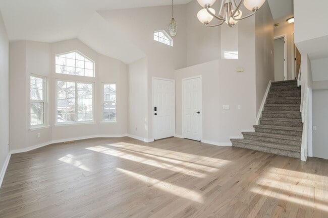 Building Photo - Renovated 4 Bed/ 3.5 Bath in Littleton