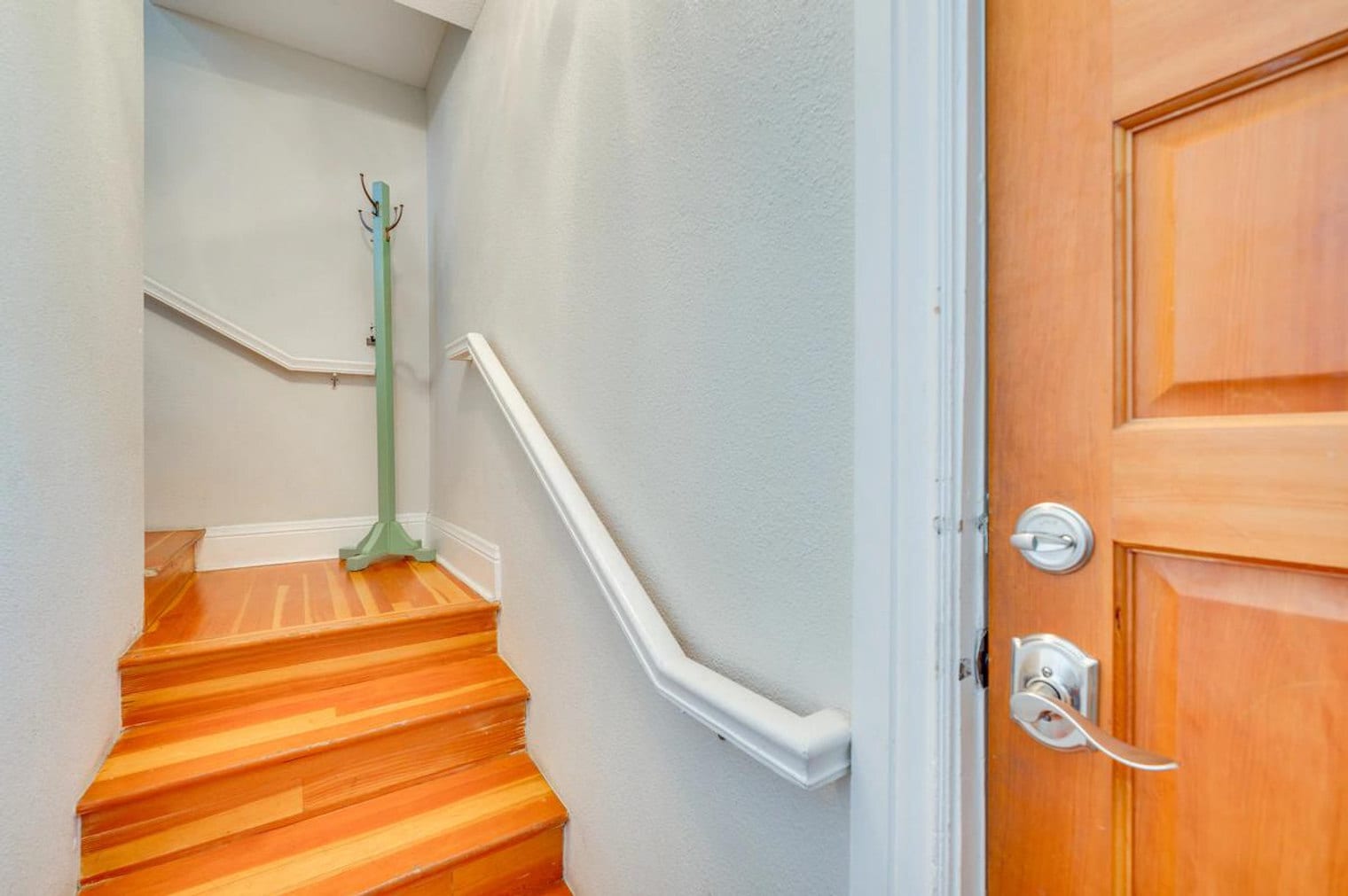 Building Photo - 2503 Broadway